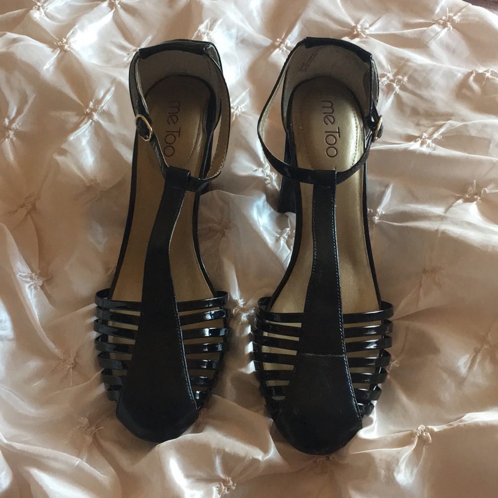 Black pumps